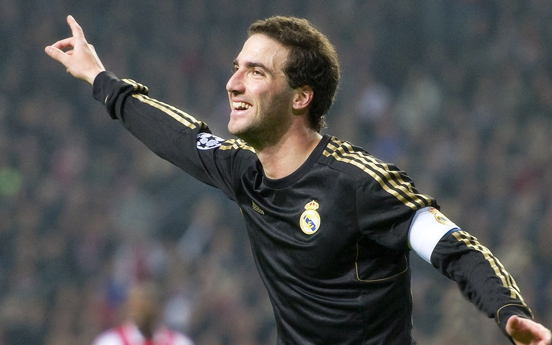 中国足球训练强度与比赛发挥关系，足球技术对比国足